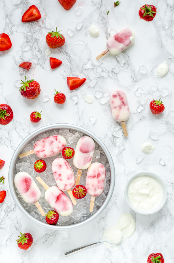 Joghurt-Erdbeer-Eis am Stiel